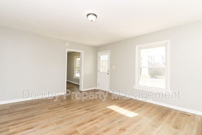 Photo - 103 Farris St NE