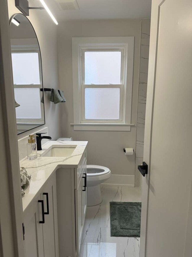 Photo - 4846 W Roscoe St Unit Apt #2