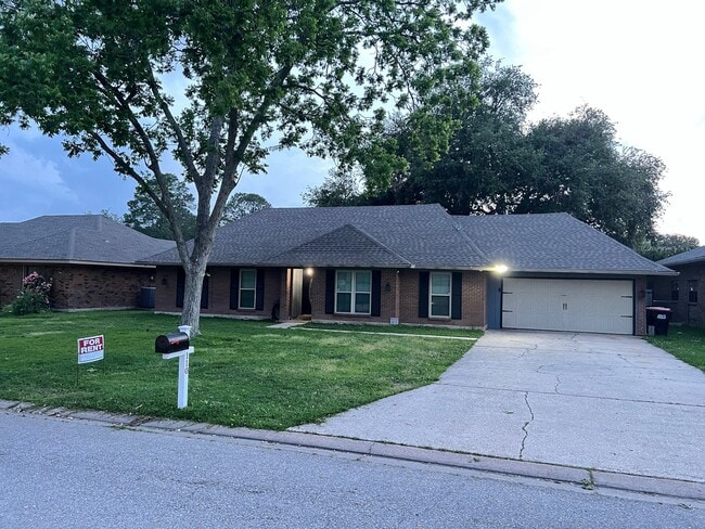 Building Photo - 110 Highland Dr