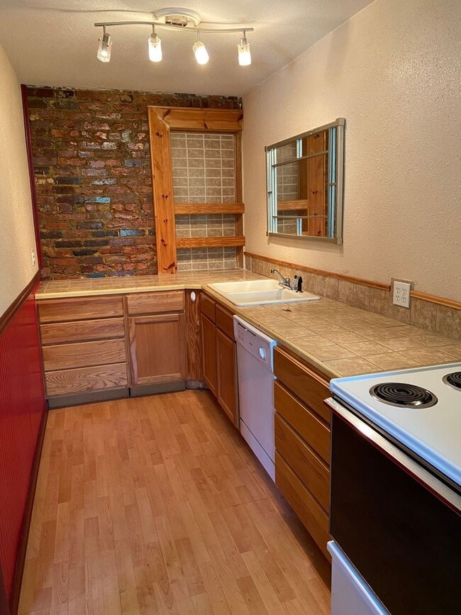 Photo - Rollins Apartments