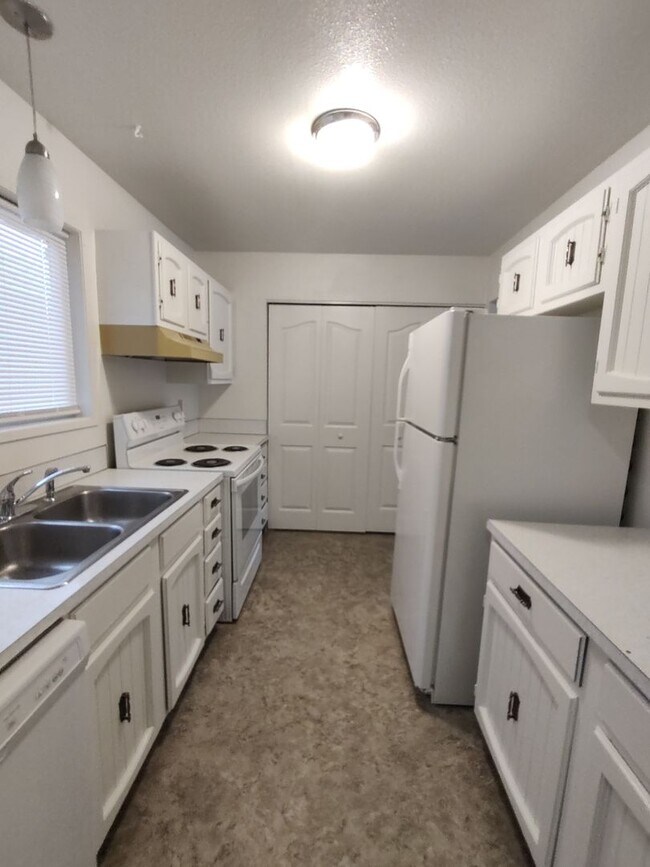 Photo - Griffith-PM-019-0060-1049-1051 Unit 1049