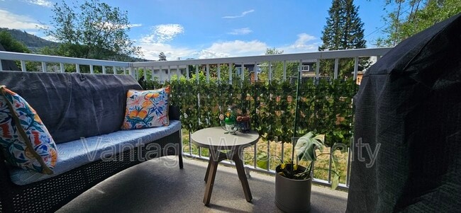 Building Photo - 235-235 Husch Rd