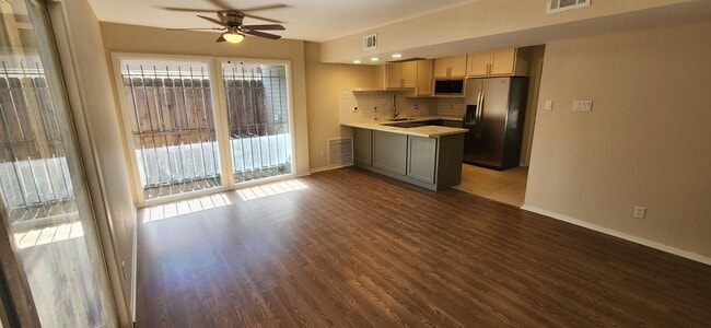 Photo - 909 Silber Rd Unidad 27