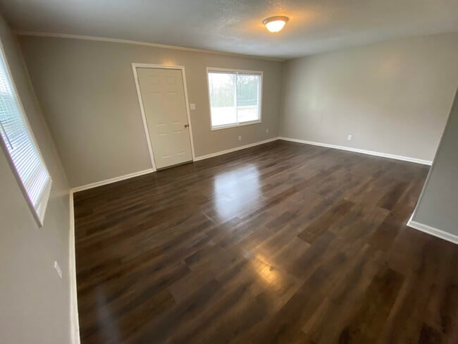 Photo - 101 McKellar Ct