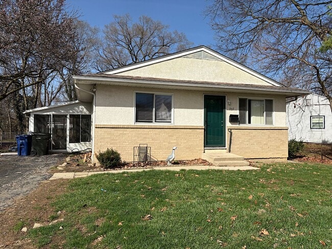 Building Photo - 939 S Waverly St