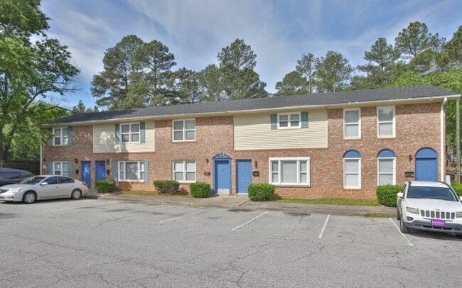 Welcome to Richmond Hills Apartments, where comfort meets convenience. Enjoy beautifully designed living spaces, nearby amenities, and a welcoming community. Don’t miss out on making this your new home—schedule your tour today!
