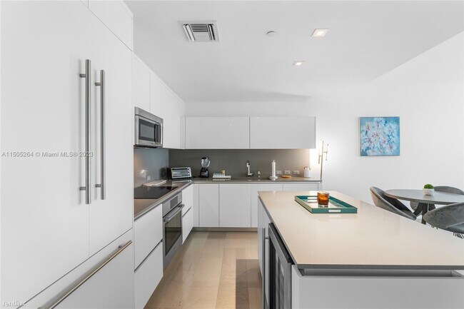 Photo - 1 br, 1.5 bath Condo - 88 SW 7th St Apt 710 Unidad Apt 710