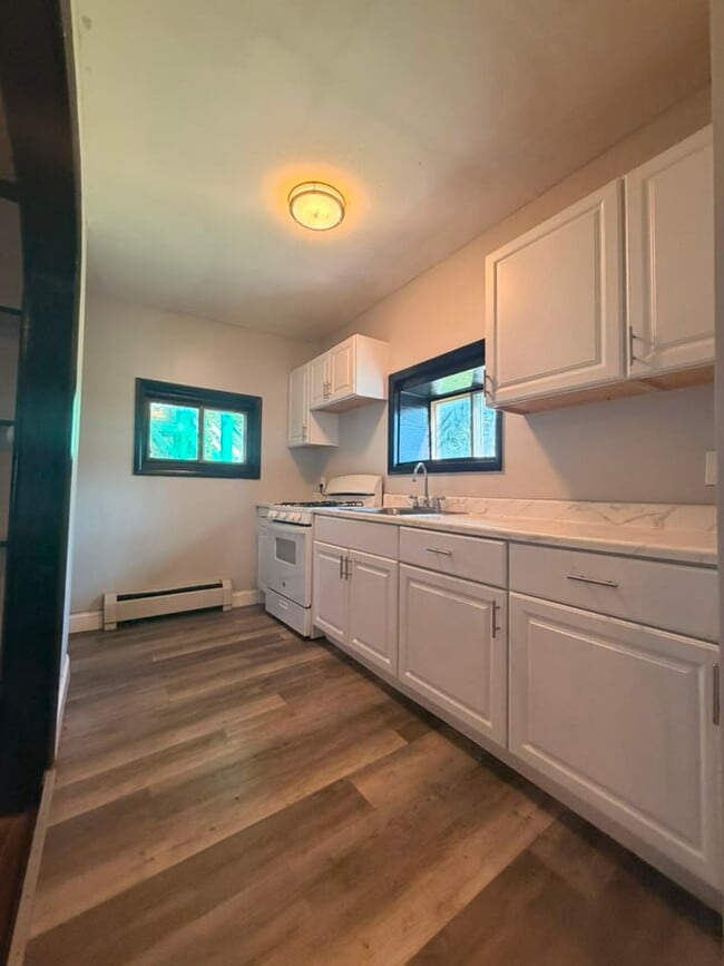 Building Photo - 266 8th St Unit 1