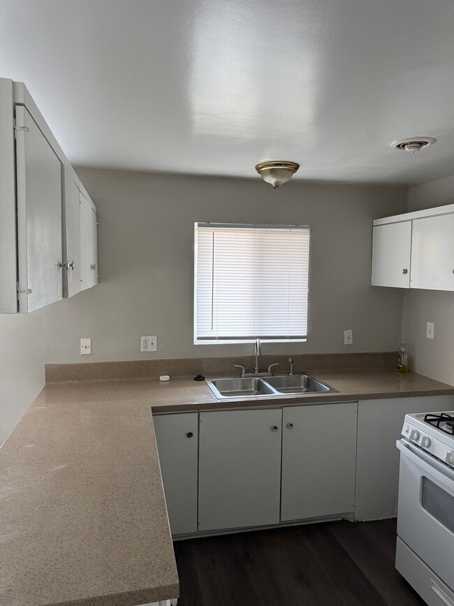 Encimera de cocina - 23244 Orange Ave Unidad 4