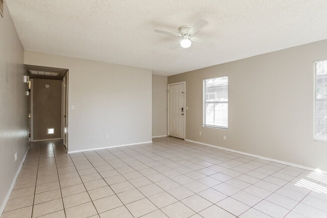 Photo - 630 E Jensen St