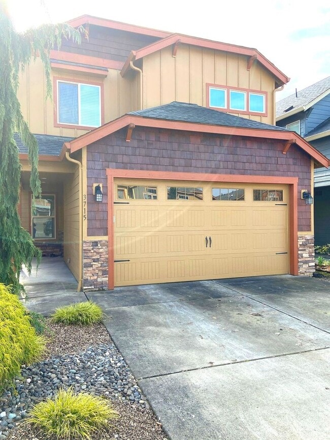 Building Photo - Beautiful Craftsman Style Home in Felida - 3 Bedroom/2.5 Bath - Available for showing on 3/30!