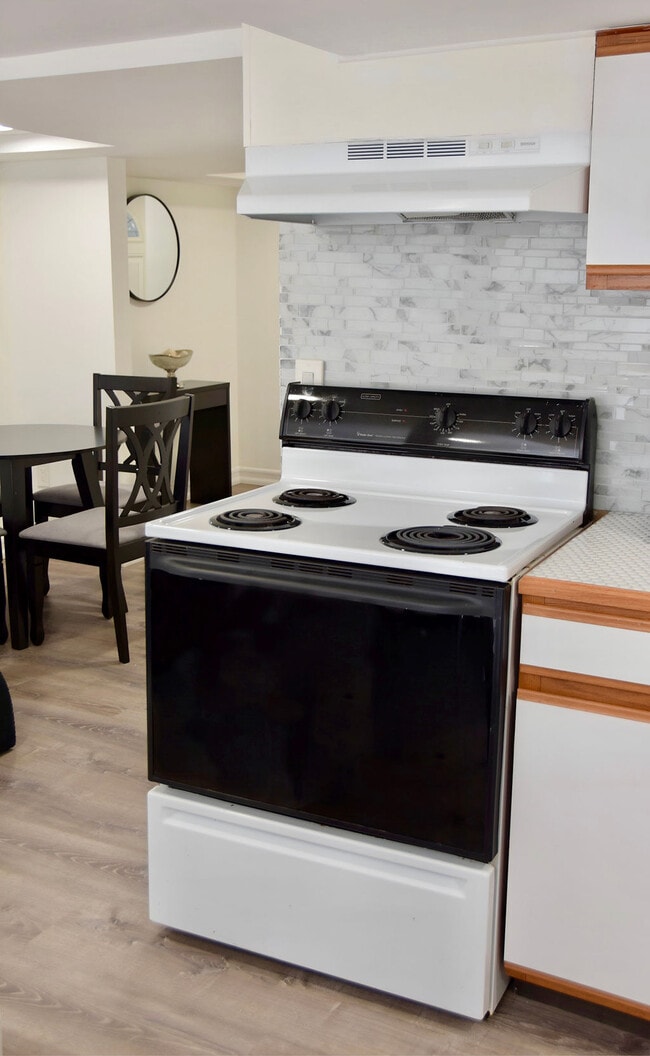 Cocina - 55 Shadow Grove Ln Unidad Sleek Basement Apartment