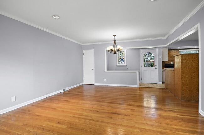 Photo - 721 Montego Dr