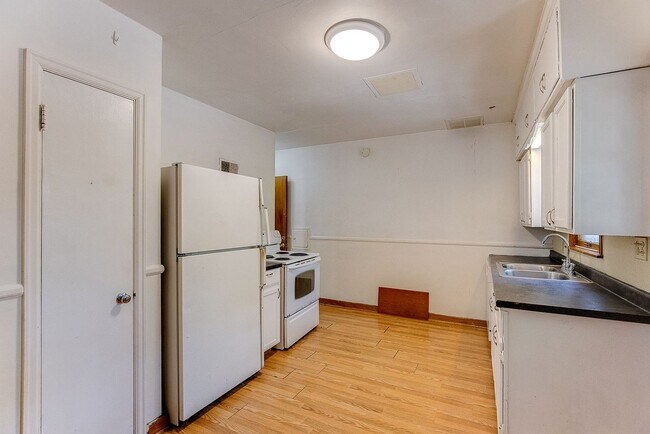 Photo - 865-SNELL Unit 1