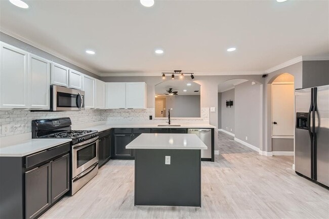 Photo - 1803 Lloydminister Way