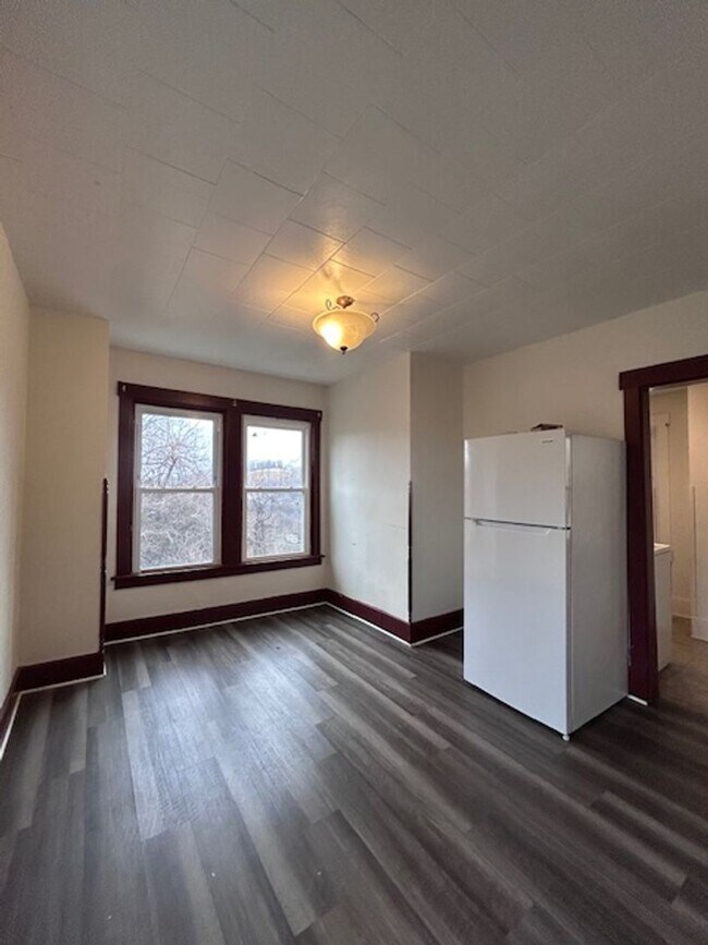 Photo - 2 Bedroom House - Available Now!