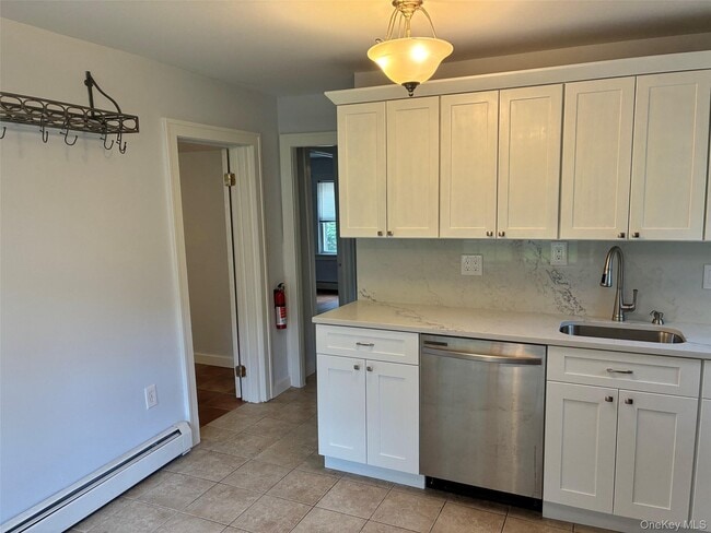 Building Photo - 588 NY-340