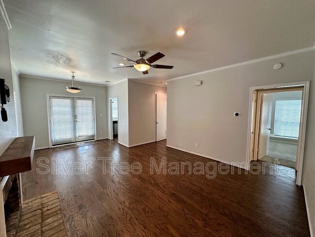 Building Photo - 4405 Bowser Ave Unit #208 Rental