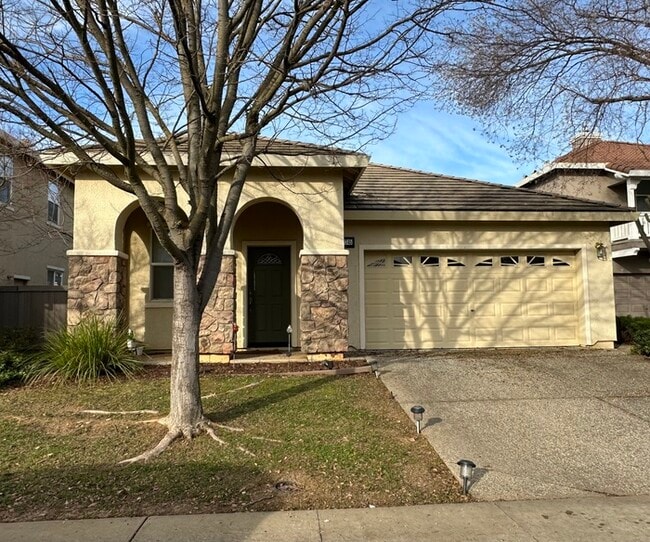Building Photo - Spacious 3 bedroom 2 bath home in Rancho Cordova!!