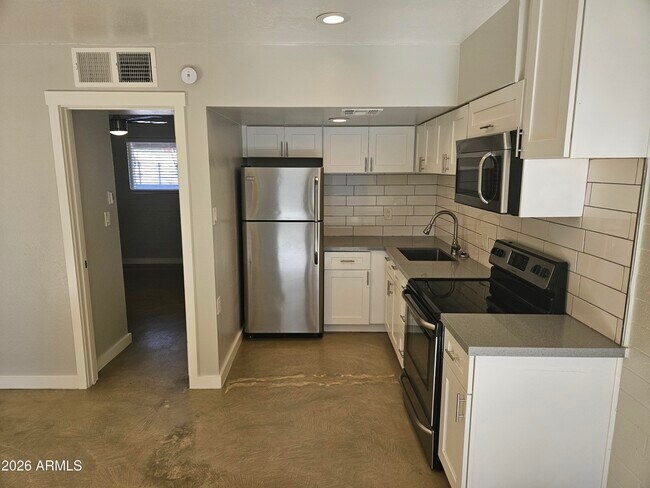 Photo - 4241 N 26th St Unidad 10