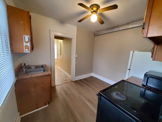 Photo - 808-810 W. 2ND ST TRI-PLEX Unit 2