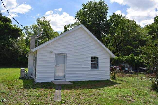 Building Photo - One-Bedroom Apartment
