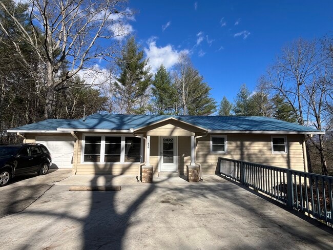 Building Photo - 575 Riverview Heights St Unit A - 575 Riverview Heights