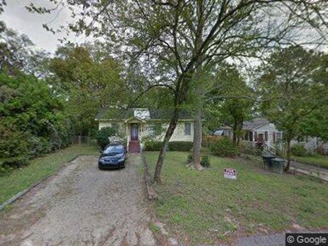 Photo - Adorable 3bdrm 1 bath bungalow in central midtown location, "Circle Beautiful" subdivision.