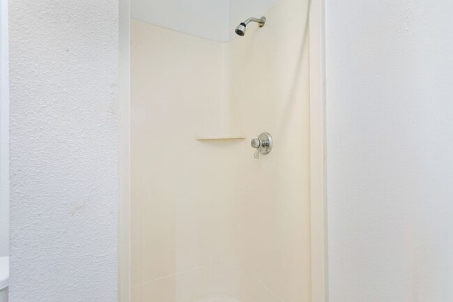 Building Photo - 5420 S Tacoma Way Unit 6