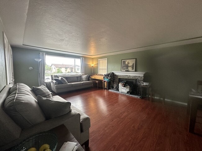 Photo - Fantastic 4 Bedroom 2 Bath Northside Home