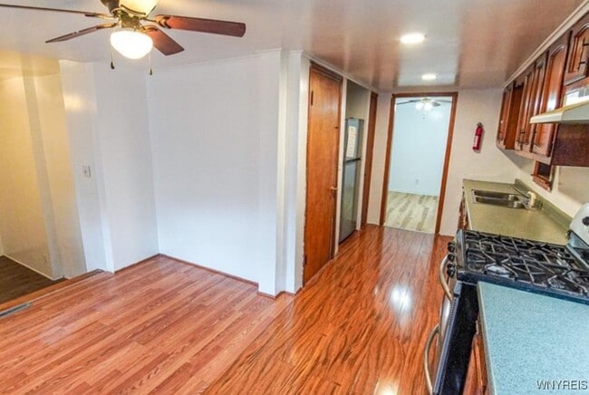 Photo - 61 Lynncrest Terrace