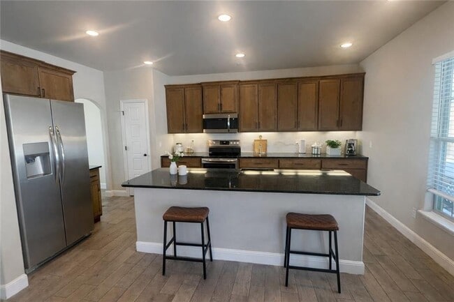 Photo - 3670 Macintosh Way