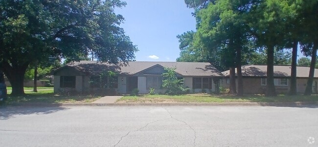 Building Photo - Beautiful 7 beds 3 baths in Ryanwood! Rental