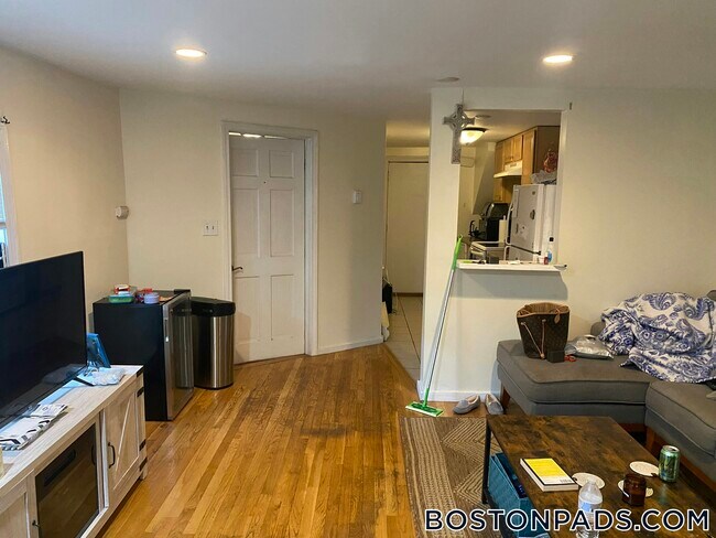 Photo - 254 W 3rd St Unit 1