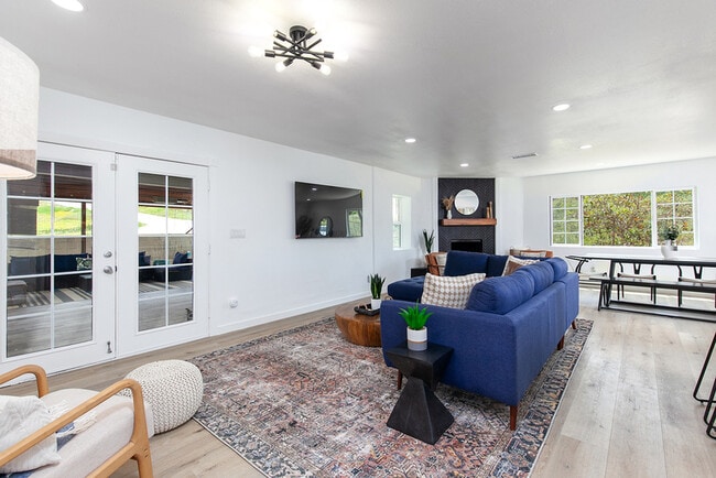 Photo - 5609 Cervantes Ave