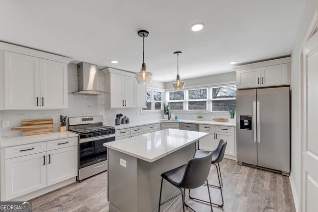 Photo - 155 Parkview Dr SE