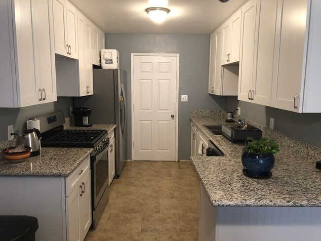 Building Photo - 4529 W 173rd St Rental