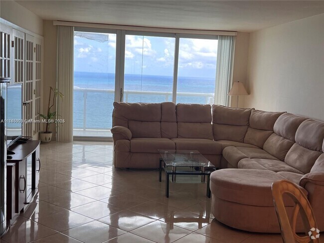 Building Photo - 3140 S Ocean Dr Unit 2205 Rental