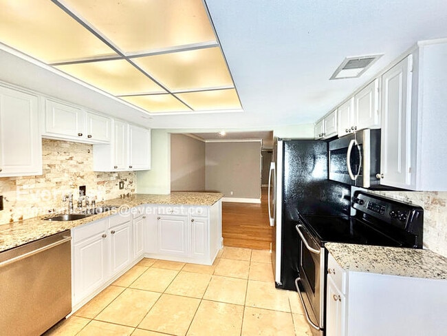 Photo - 7807 Meadow Park Dr Unidad Apartment 106