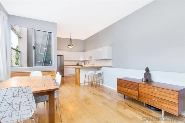 Photo - Live in the Heart of Little Italy! 2BD/2BA Modern Condo! Unidad 25