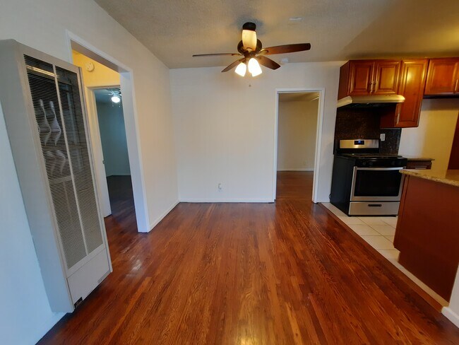 Photo - Magnolia Blvd Apartments