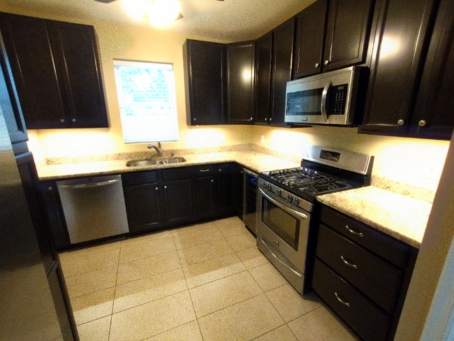 Photo - 322 Greenwich St