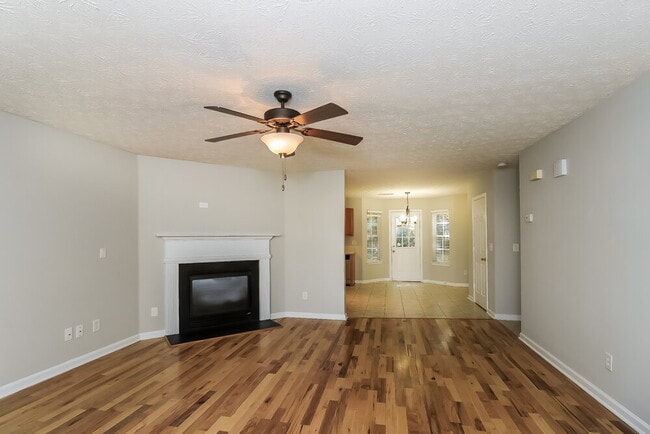 Photo - 86 Springbottom Dr SE