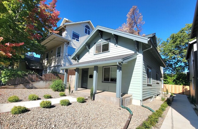 Sellwood Delight: Charming Two-Story 3BD/2... - Sellwood Delight: Charming Two-Story 3BD/2... Casa