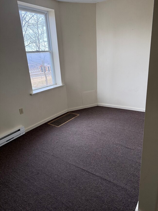 Building Photo - 62 Depot St Unit Apartment 3
