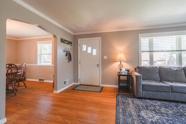 Photo - 43 Carran Dr