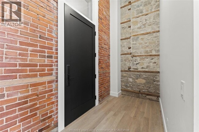 Photo - 247 Brock St Unité 201