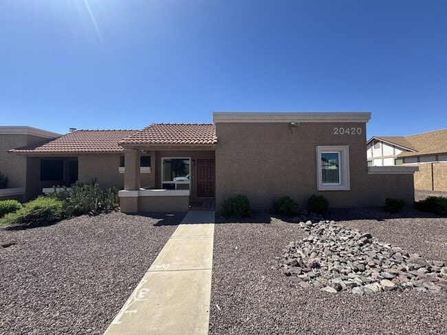 Building Photo - Brand New Unit 4