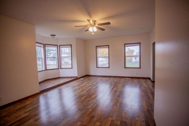 Photo - 1096 Eastern Ave