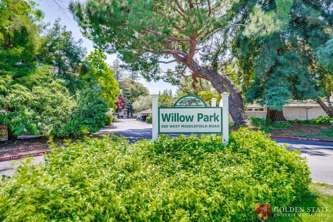 Building Photo - Updated 1 Bedroom Condo with Oversized Private Patio in Prime Mountain View Location